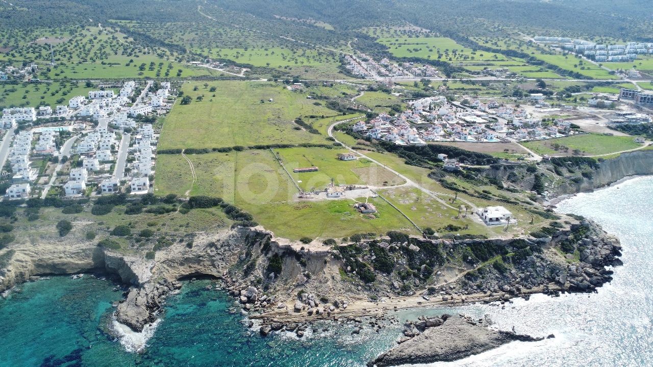 41 Hektar 3-Evlek-Land, geeignet für Investitionen in Tatlısu - Küçük Erenköy!