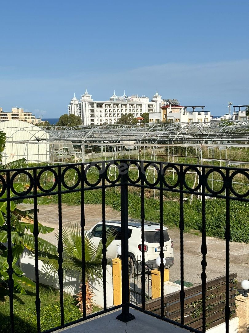 Alsancak 3+1 freistehende Villa zu verkaufen. In der Nähe von Mert Hotel und Strand