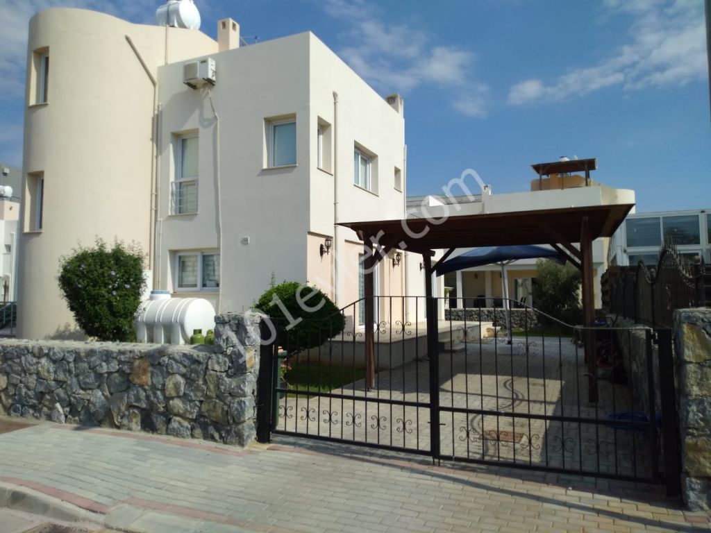 Villa For Sale in Güzelyurt Merkez, Guzelyurt