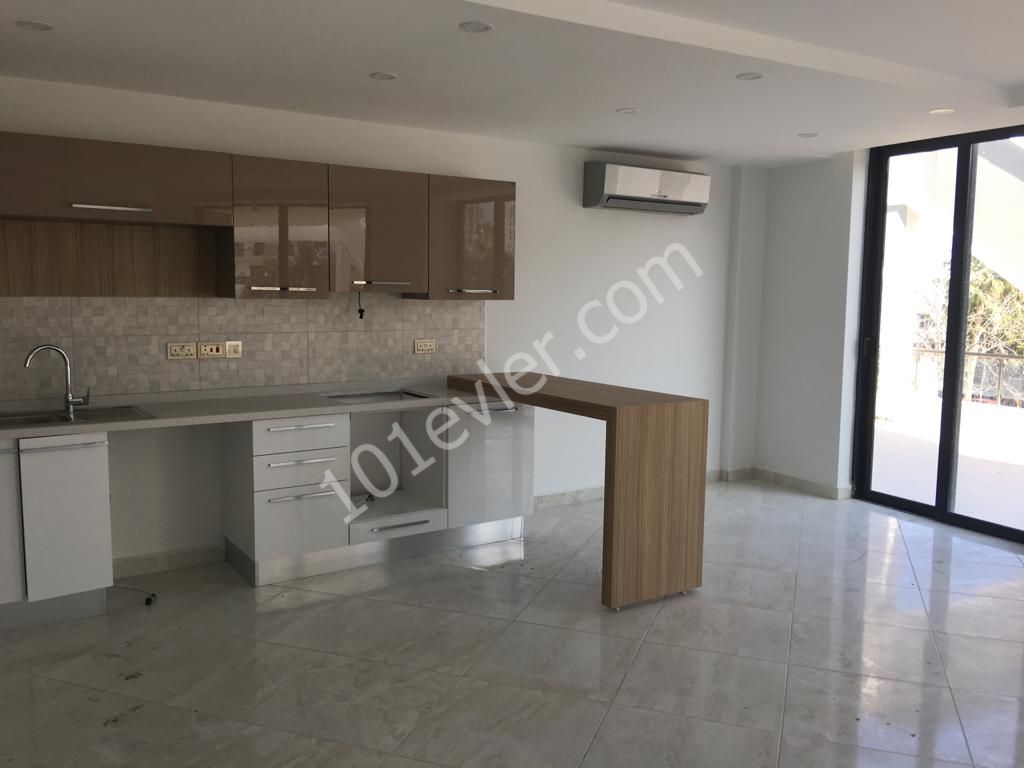 Flat To Rent in Aşağı Girne, Kyrenia