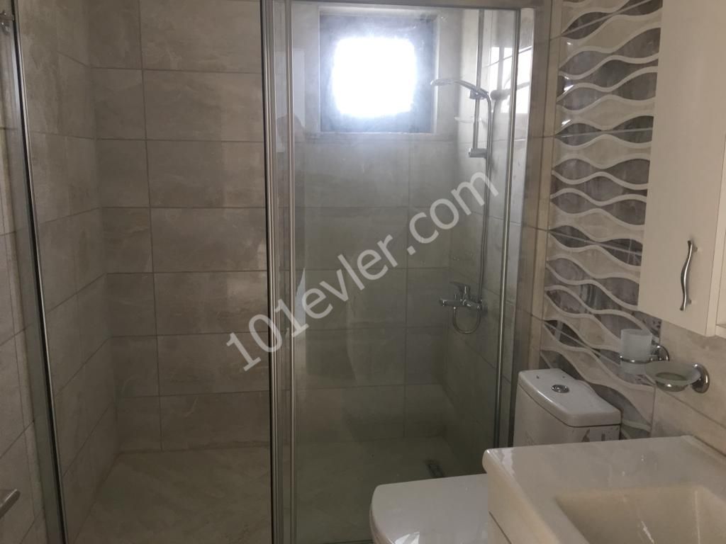 Kıbrıs Girne Merkezde Ana Cadde Üzeri Kiralık Ticari İzinli Daireler