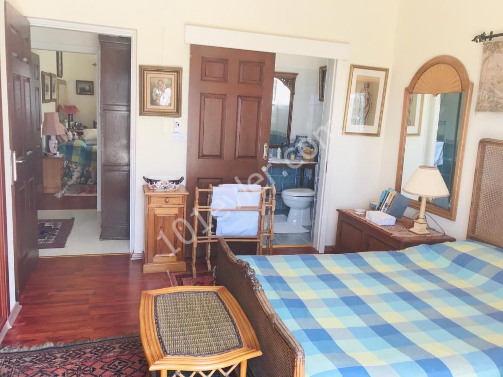 Kıbrıs Girne Ozanköyde Satılık 3+1 Lüx Villa