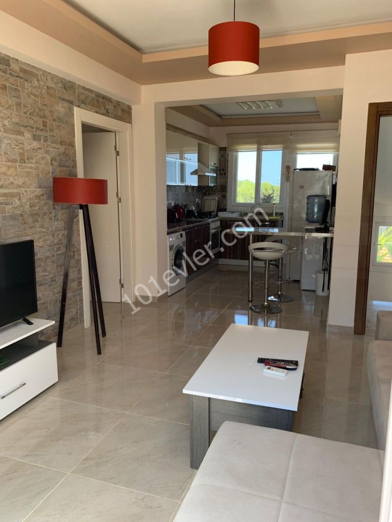 Kıbrıs Girne Edremitte Kiralık 2+1 Lüx Bahçeli Daire