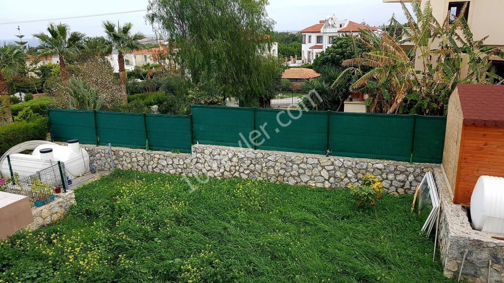 Kıbrıs Girne Edremitte Kiralık 2+1 Lüx Bahçeli Daire