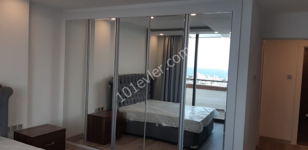 Kıbrıs Girne Merkezde Site İçi Ultra Lüx 3+1 Daire