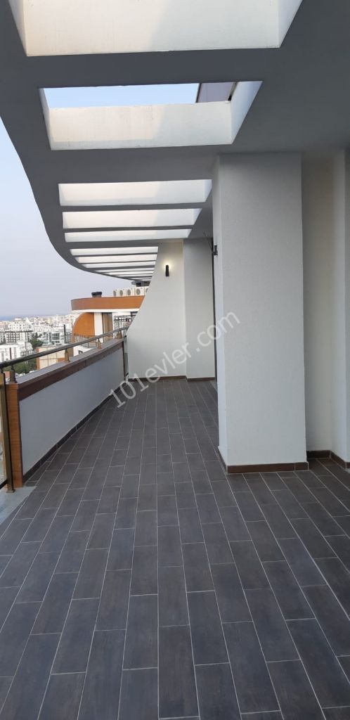 Kıbrıs Girne Merkezde Site İçi Ultra Lüx 3+1 Daire