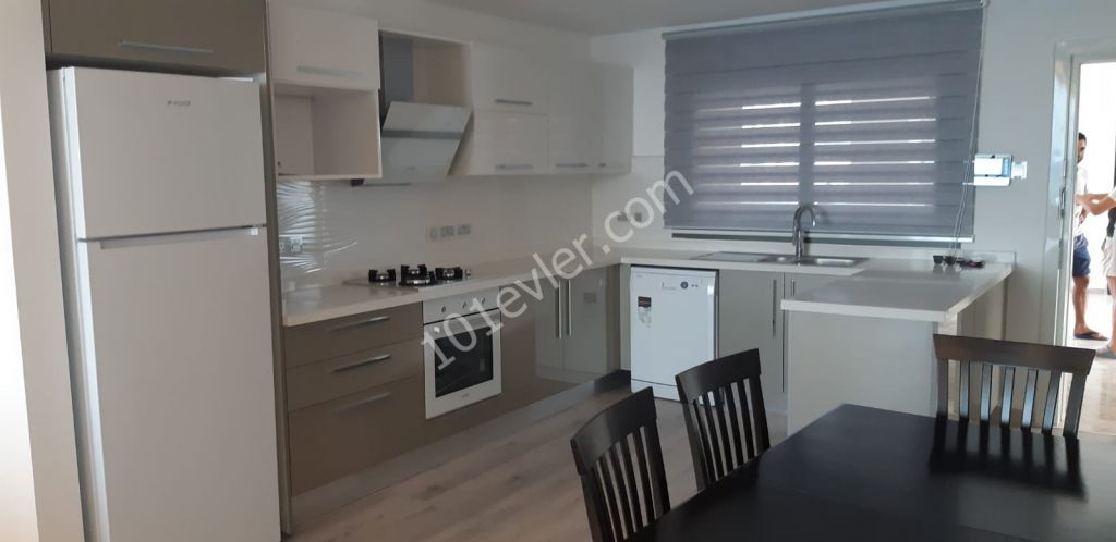 Kıbrıs Girne Merkezde Site İçi Ultra Lüx 3+1 Daire