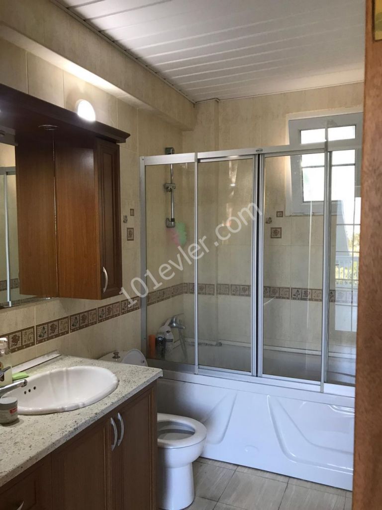 Kıbrıs Girne Edremitte Kiralık Lüx 5+2 Villa