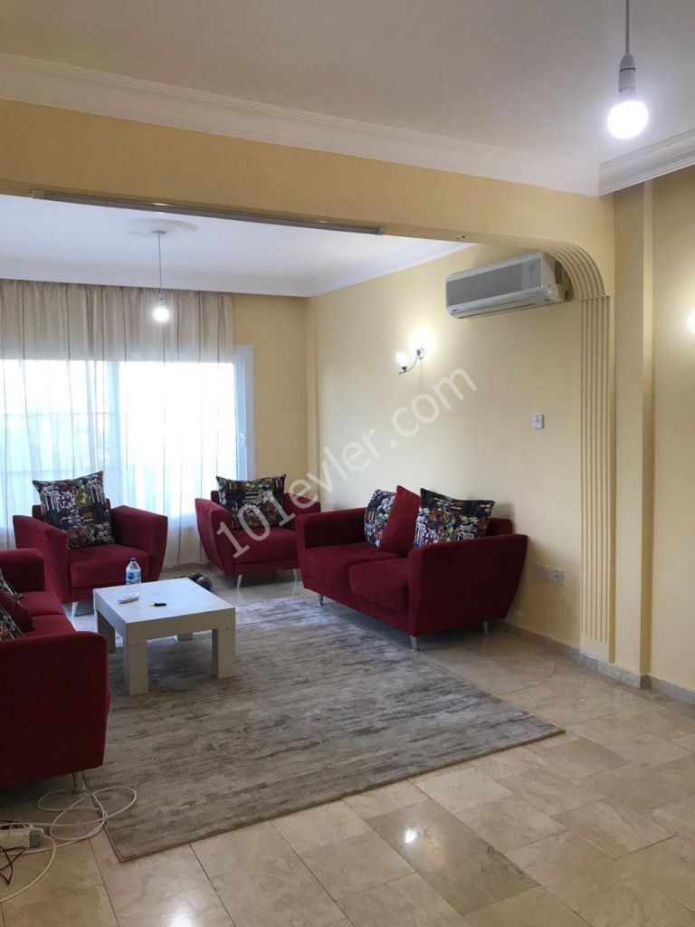 Kıbrıs Girne Edremitte Kiralık Lüx 5+2 Villa