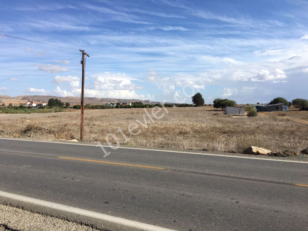 Residential Zoned Plot For Sale in Kalkanlı, Guzelyurt