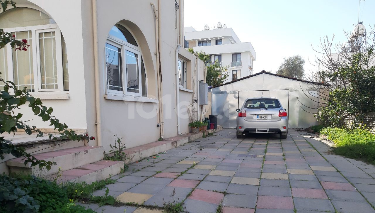 GROUND FLOOR, GARAGE, GARDEN, 180 SQUARE METERS 3+1 flat in Marmara region