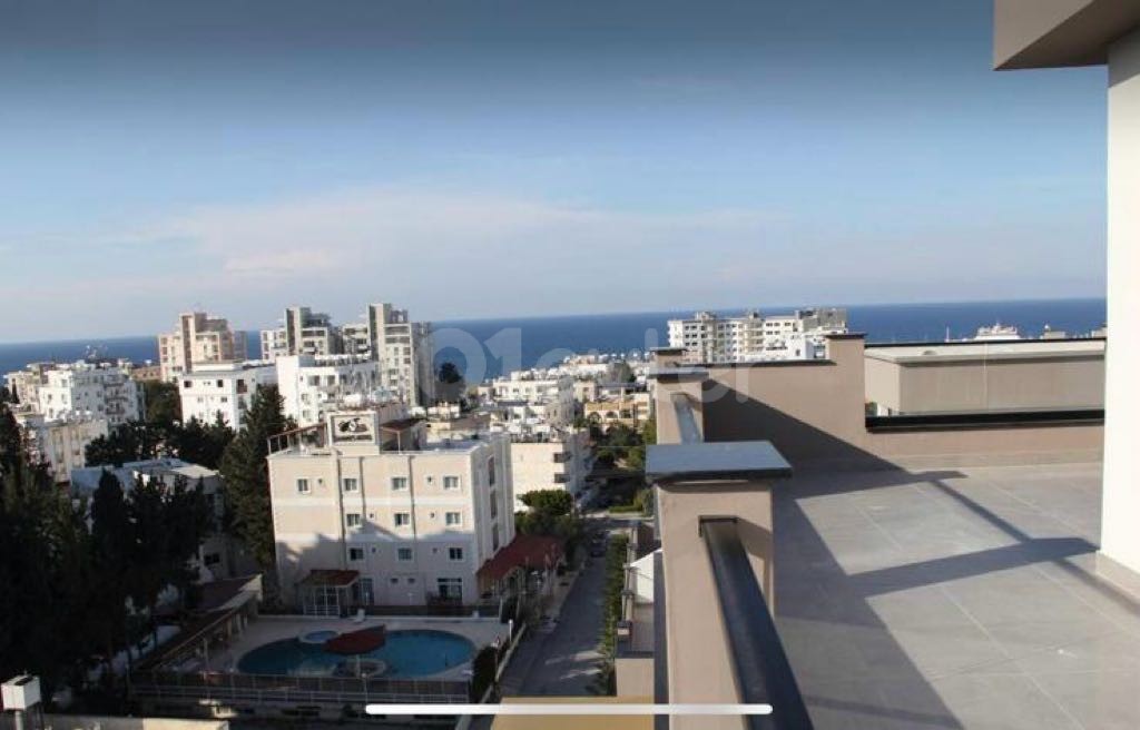 2+1 Penthouse-Residenz zur Tagesmiete im Zentrum von Kyrenia