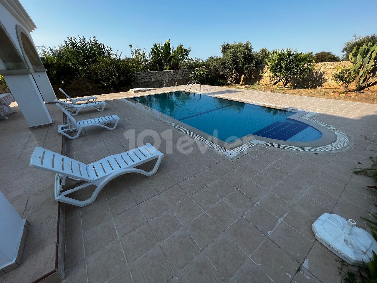 3+1 Villa zur Miete mit privatem Pool in Çatalköy, Kyrenia