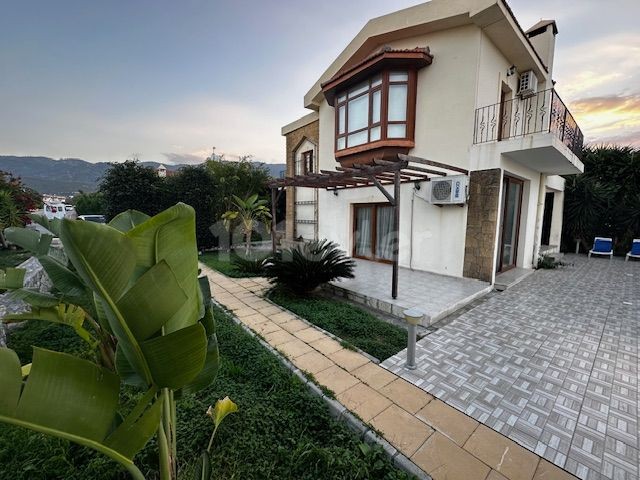 3+1 Villa zur Miete mit privatem Pool in Alsancak, Kyrenia