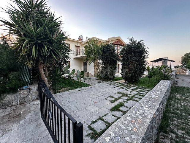 3+1 Villa zur Miete mit privatem Pool in Alsancak, Kyrenia