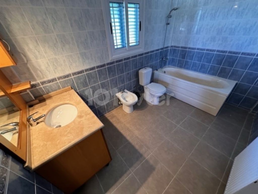 Kyrenia Alsancak Tagesmiete 4+1 Villa