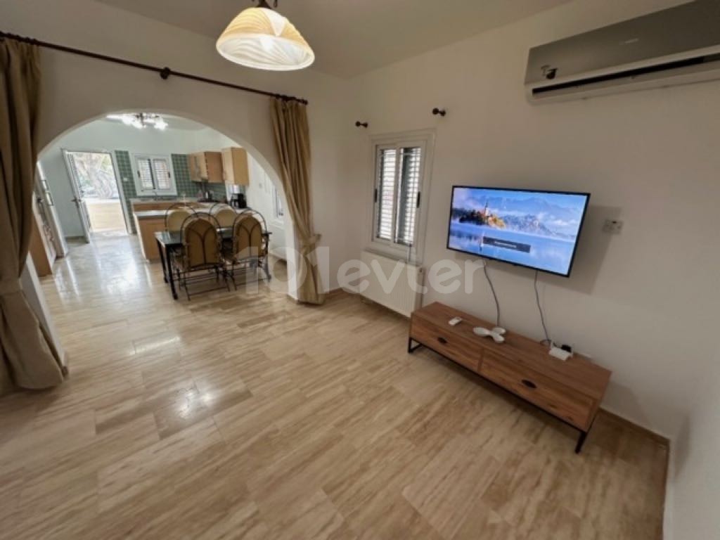 Kyrenia Alsancak Tagesmiete 4+1 Villa