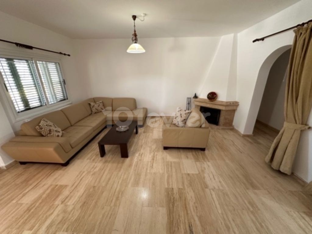 Kyrenia Alsancak Tagesmiete 4+1 Villa