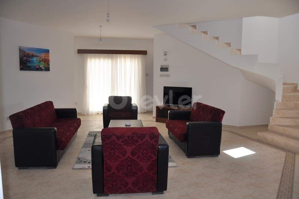 Girne Karşıyakada Özel Havuzlu Kiralık 4+1 Villa