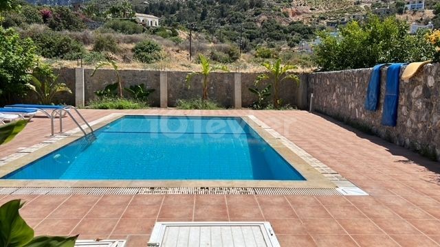 4+1 Villa zur Miete mit privatem Pool in Karşıyaka, Kyrenia