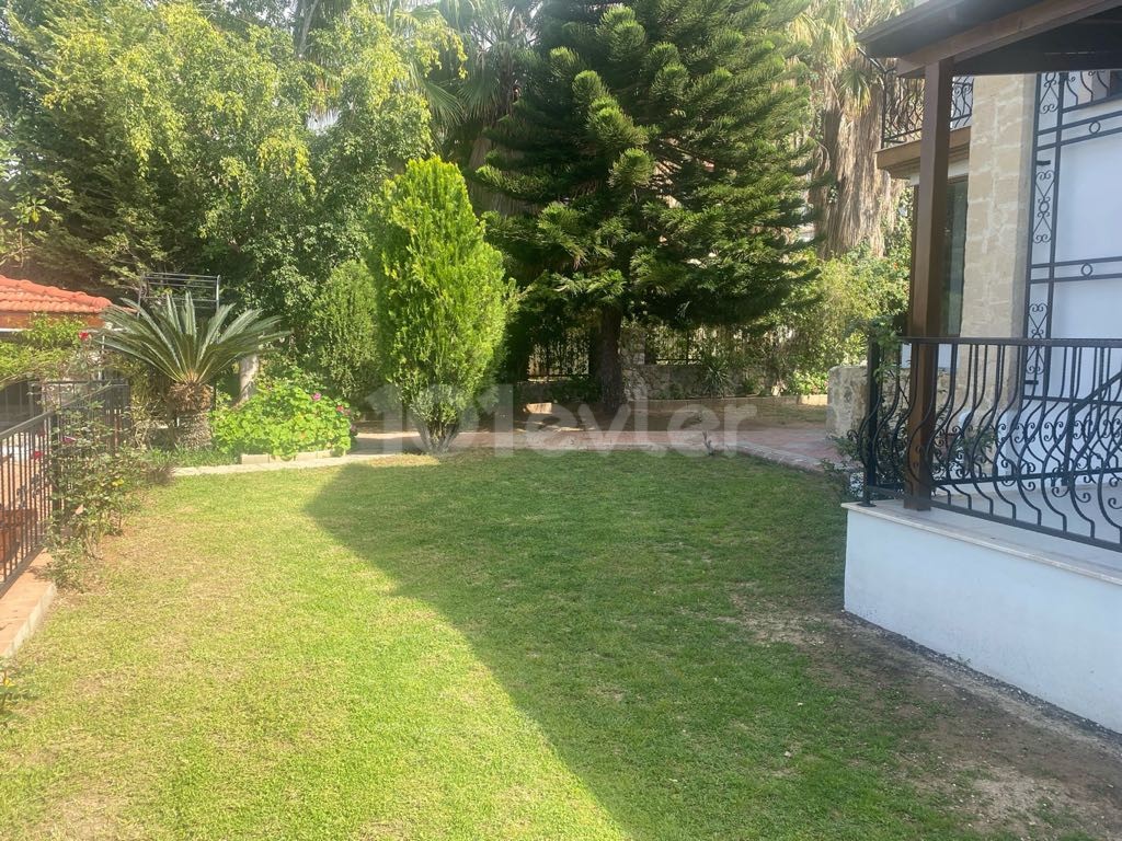 Girne Balabayısta Benzersiz Günlük Kiralık 4+1 Villa