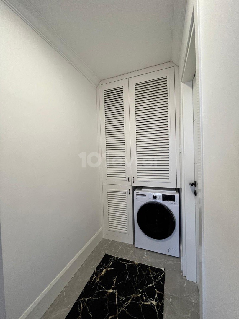 Very clean and luxuriously furnished apartment