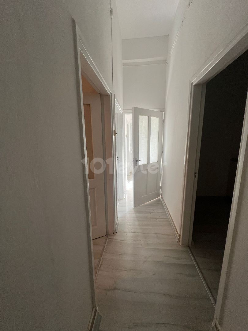 FAMAGUSTA MARAŞ 3+1 UNMÖBLIERTE WOHNUNG