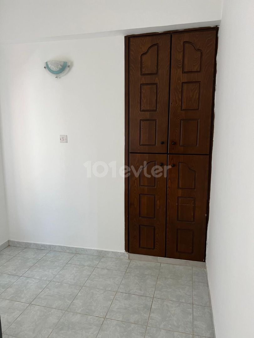 GAZİMAĞUSA DUMLUPINAR EŞYALI KİRALIK TEMİZ 2+1 DAİRE