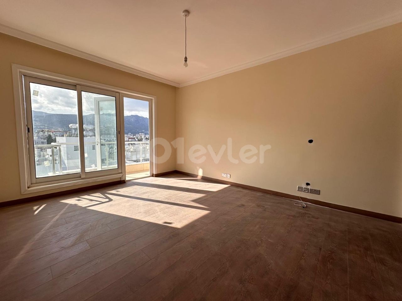 3+1 Flat for Sale in Kyrenia Center with Turkish Title, All Expenses Paid