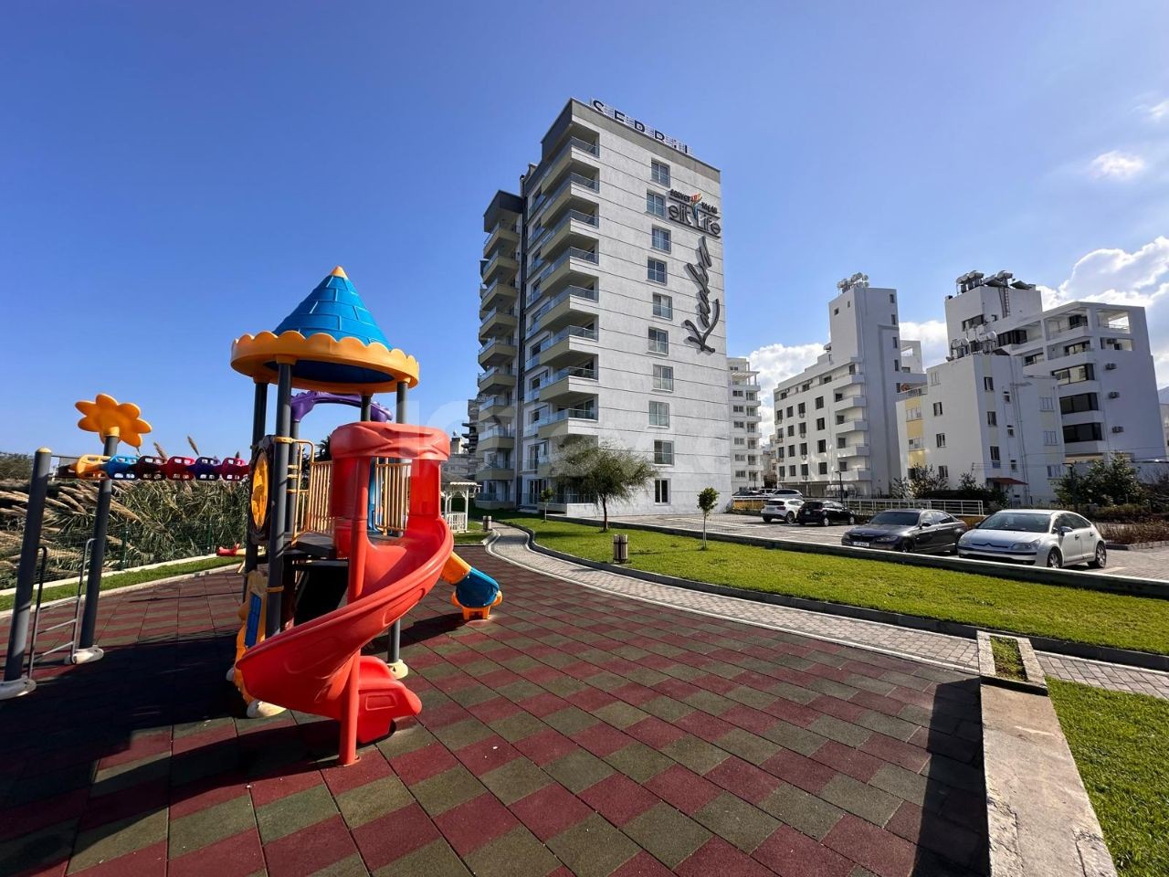 3+1 Flat for Sale in Kyrenia Center with Turkish Title, All Expenses Paid