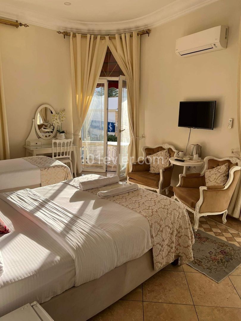 EINE EINMALIGE GELEGENHEIT!!! BOUTIQUE-HOTEL ZUM VERKAUF IM ANTIKEN HAFEN VON KYRENIA ** 