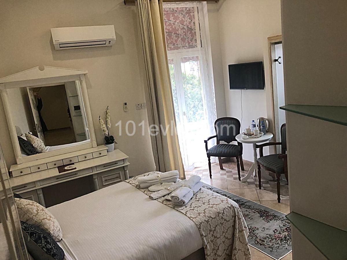 EINE EINMALIGE GELEGENHEIT!!! BOUTIQUE-HOTEL ZUM VERKAUF IM ANTIKEN HAFEN VON KYRENIA ** 