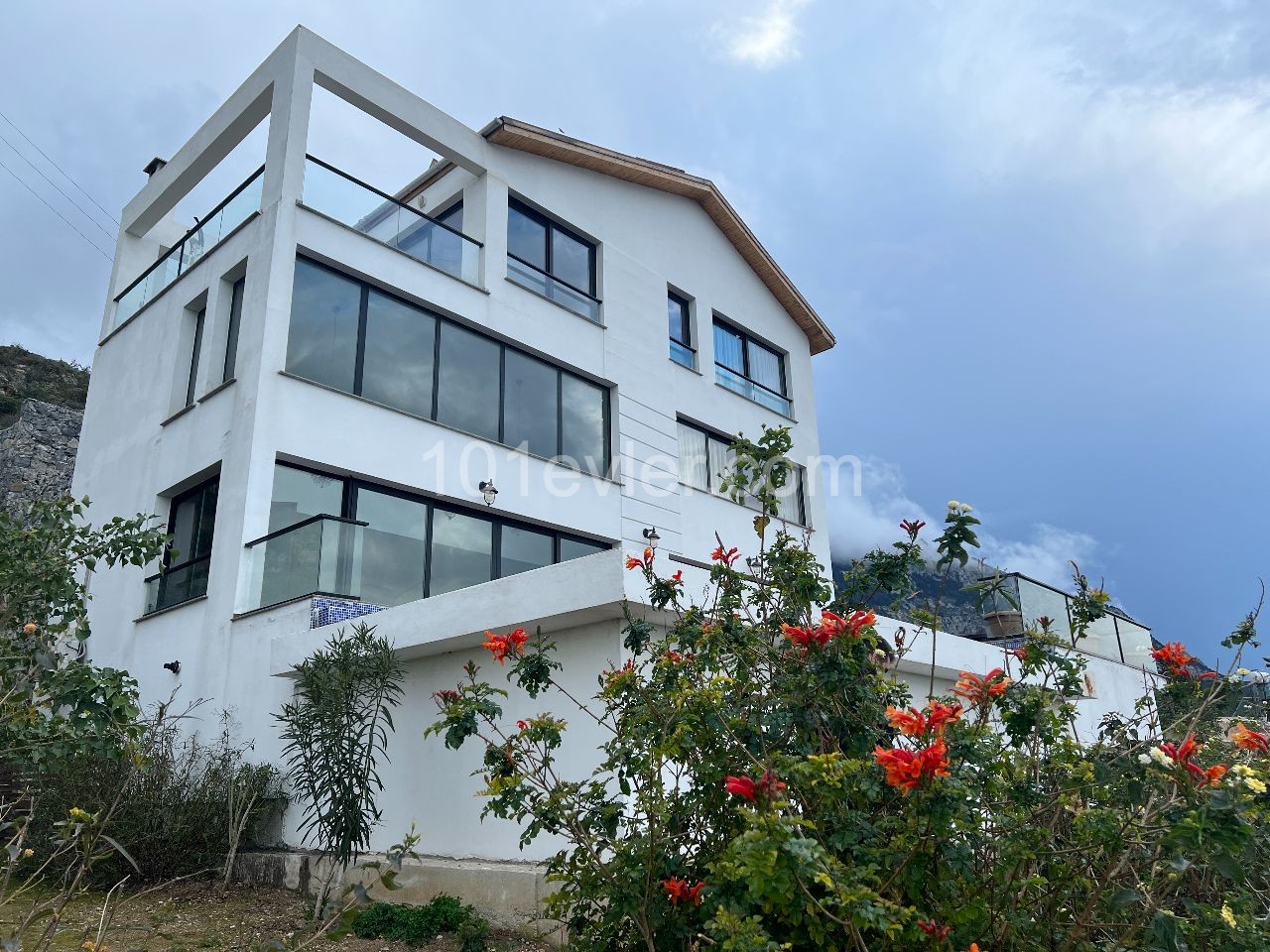 Kyrenia Lapta ist auch super Luxus, infinity Pool Villa mit herrlichem Blick zum Verkauf. ** 