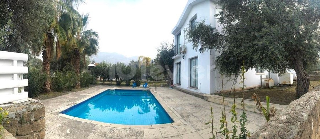 Eine Einmalige Gelegenheit !!! Villa Mit Pool Im Zentrum Von Kyrenia ** 