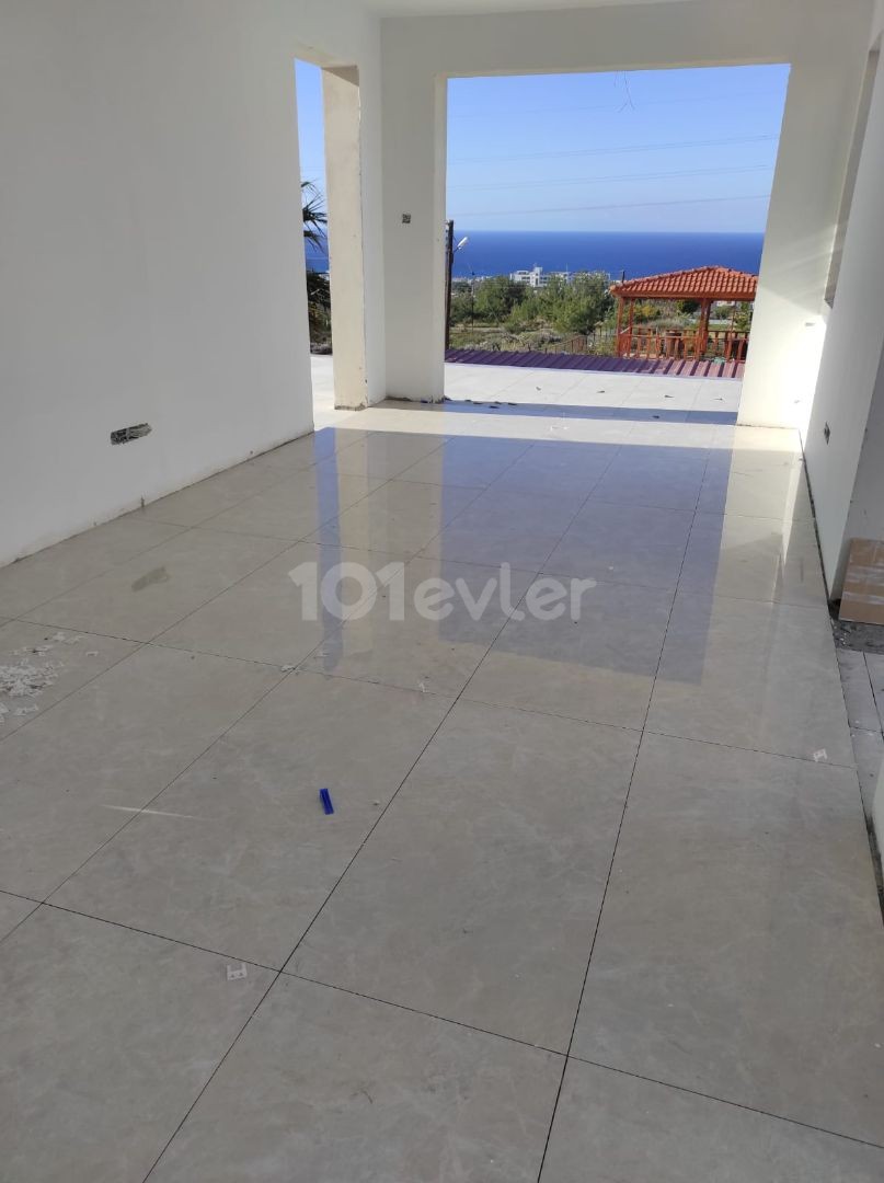 Unsere Villa mit Pool mit Blick auf den Bau in chatalköy steht zum Verkauf. ** 