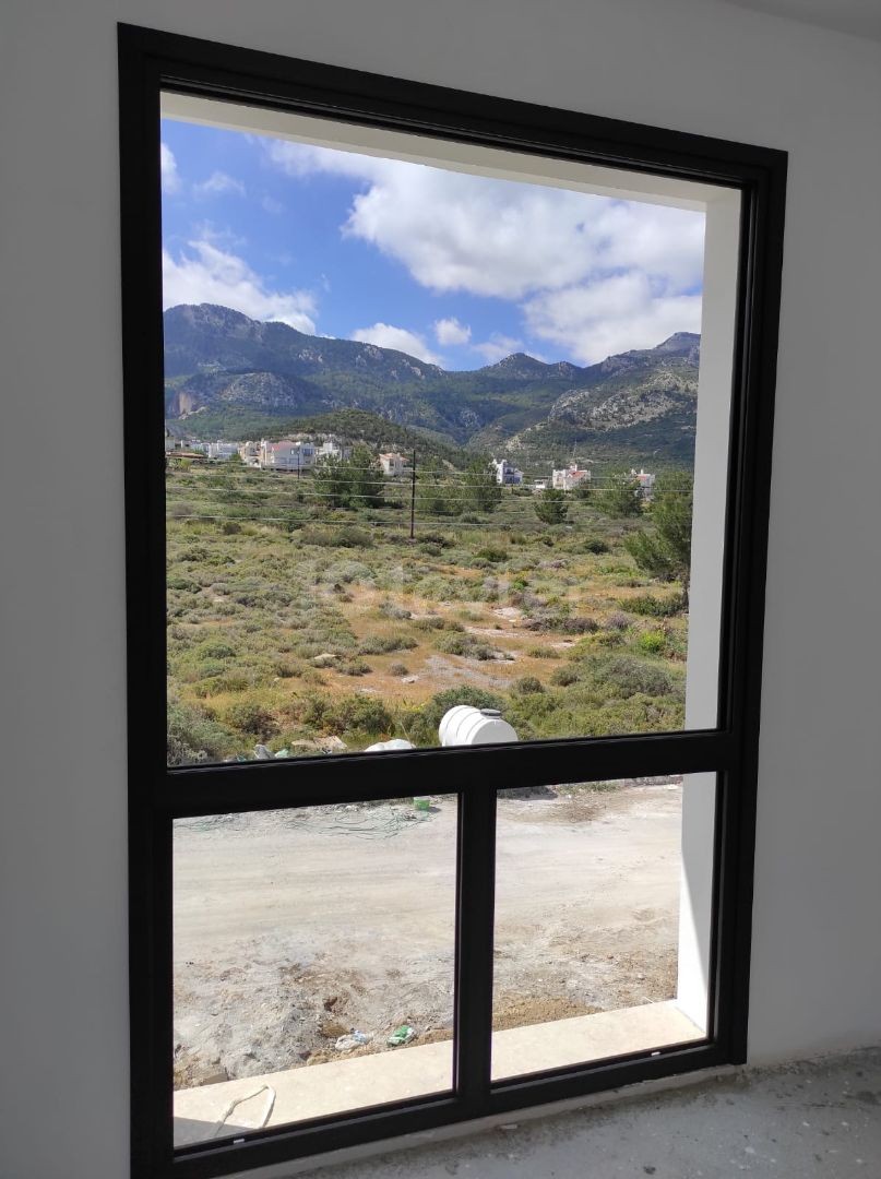 Unsere Villa mit Pool mit Blick auf den Bau in chatalköy steht zum Verkauf. ** 