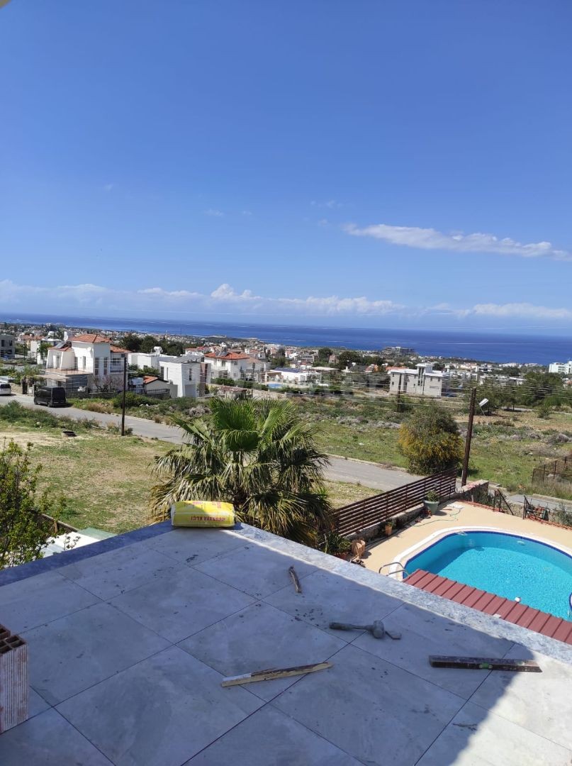 Unsere Villa mit Pool mit Blick auf den Bau in chatalköy steht zum Verkauf. ** 