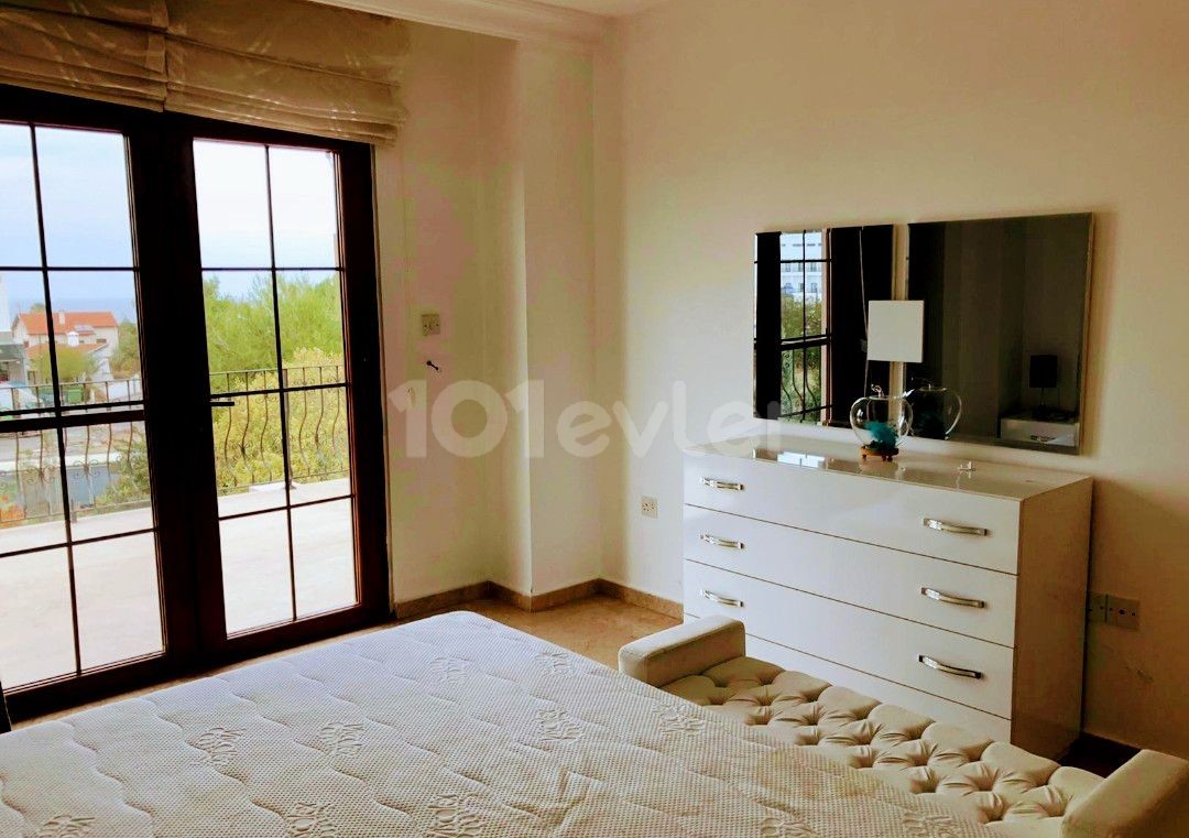 Our villa with a view of 4 + 1 on the Main Road in Çatalköy is for sale ** 