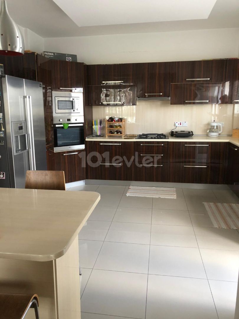 Lefkoşa Ortaköyde Çok Güzel Bir sitede Kiralık Daire