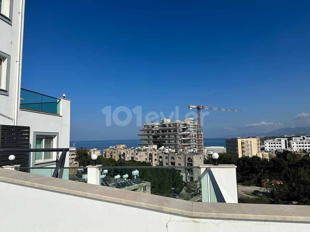 Girne Merkez'de Muhteşem Manzaralı, 2+1 penthouse Daire