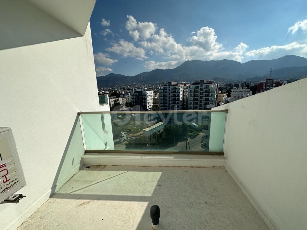 2+1 Penthouse-Wohnung mit herrlichem Blick in Kyrenia Centre