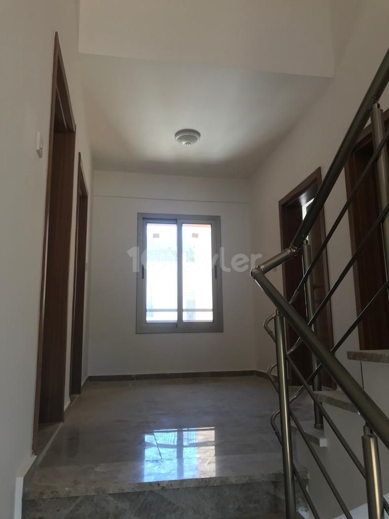 2+1 SPACIOUS APARTMENT WITH SEA VIEW