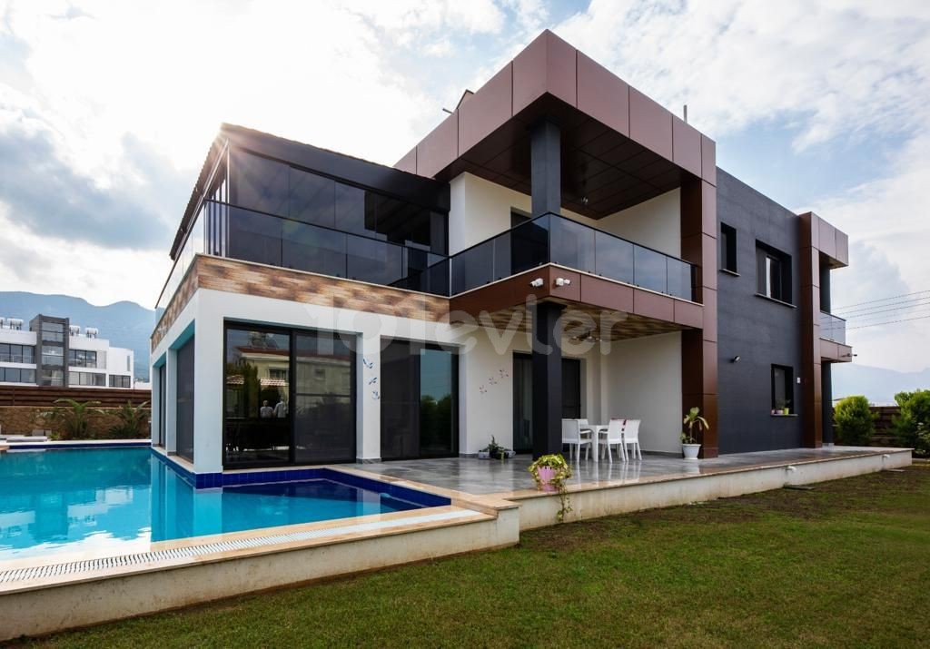 4+1 LUXUS-VILLA IN EDREMİT. 