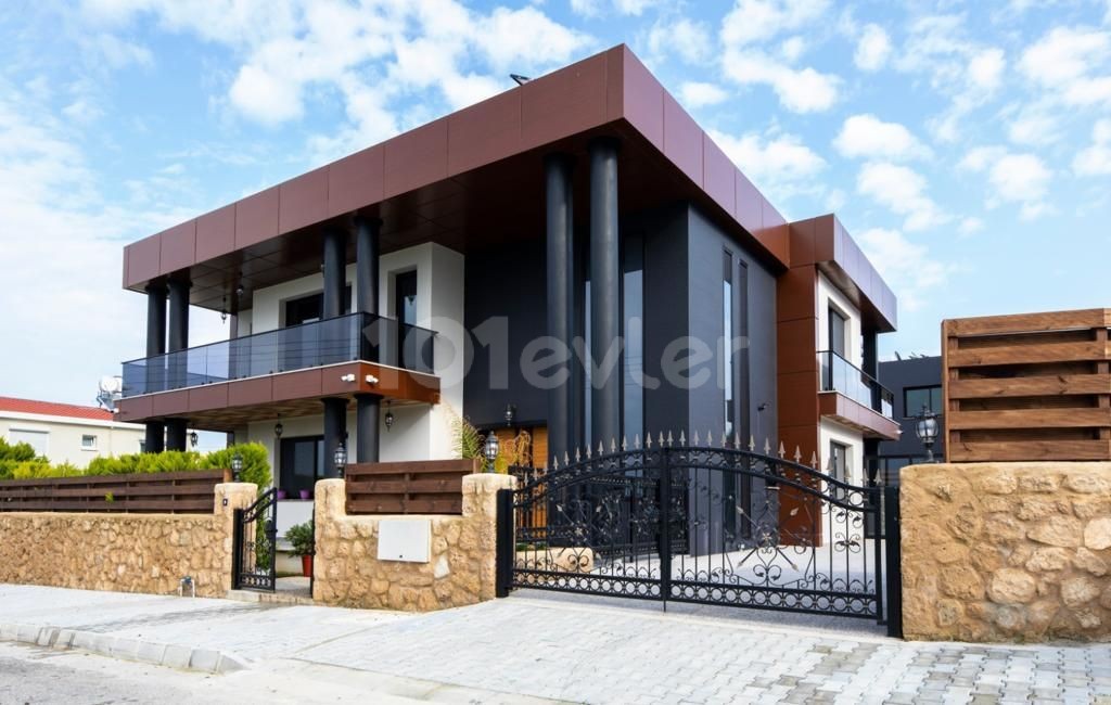 4+1 LUXURY VILLA IN EDREMİT. 