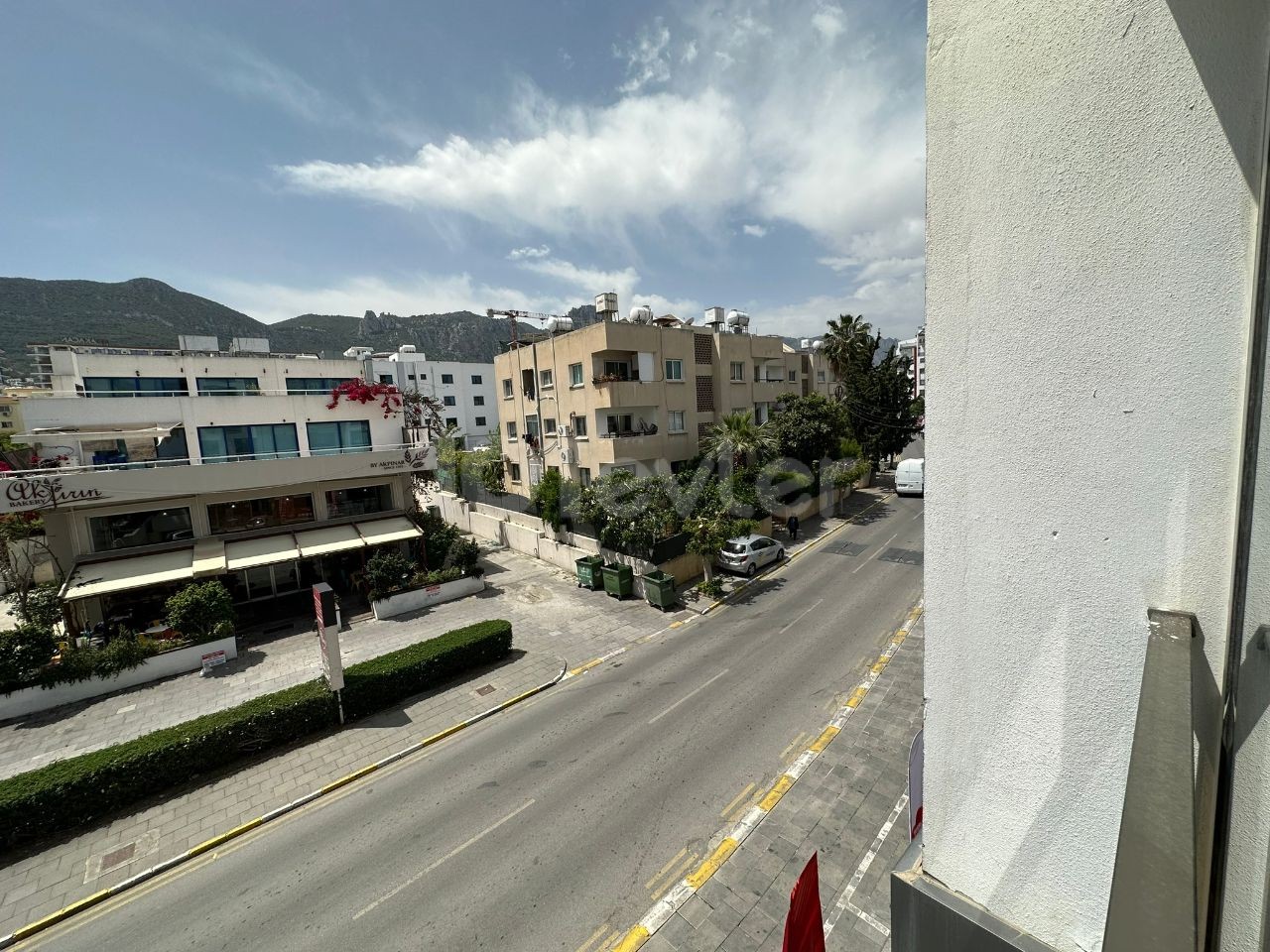 1+1 WOHNUNG ZUM VERKAUF IM STADTZENTRUM VON KYRENIA MIT HOHEN MIETERKÜNFTEN!!!