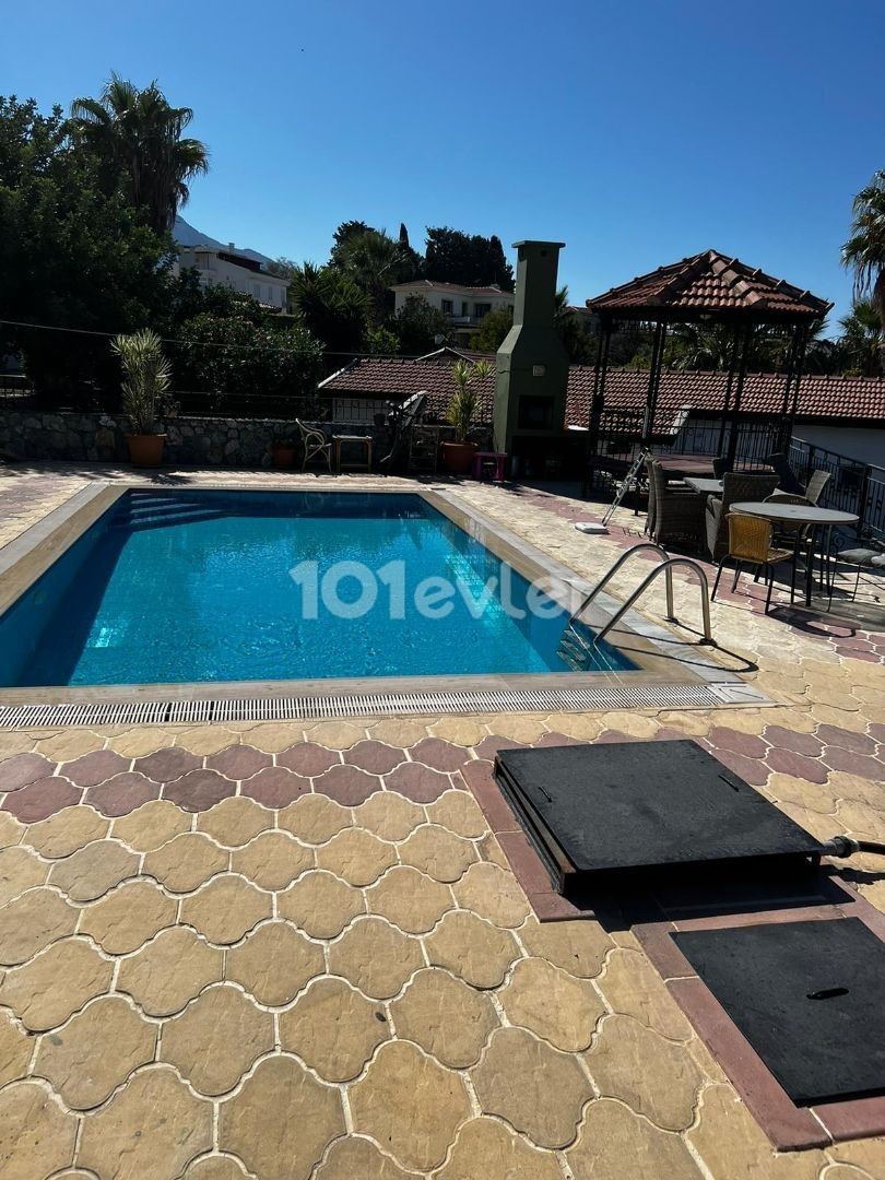 Villa mit privatem Pool zum Verkauf in Çatalköy