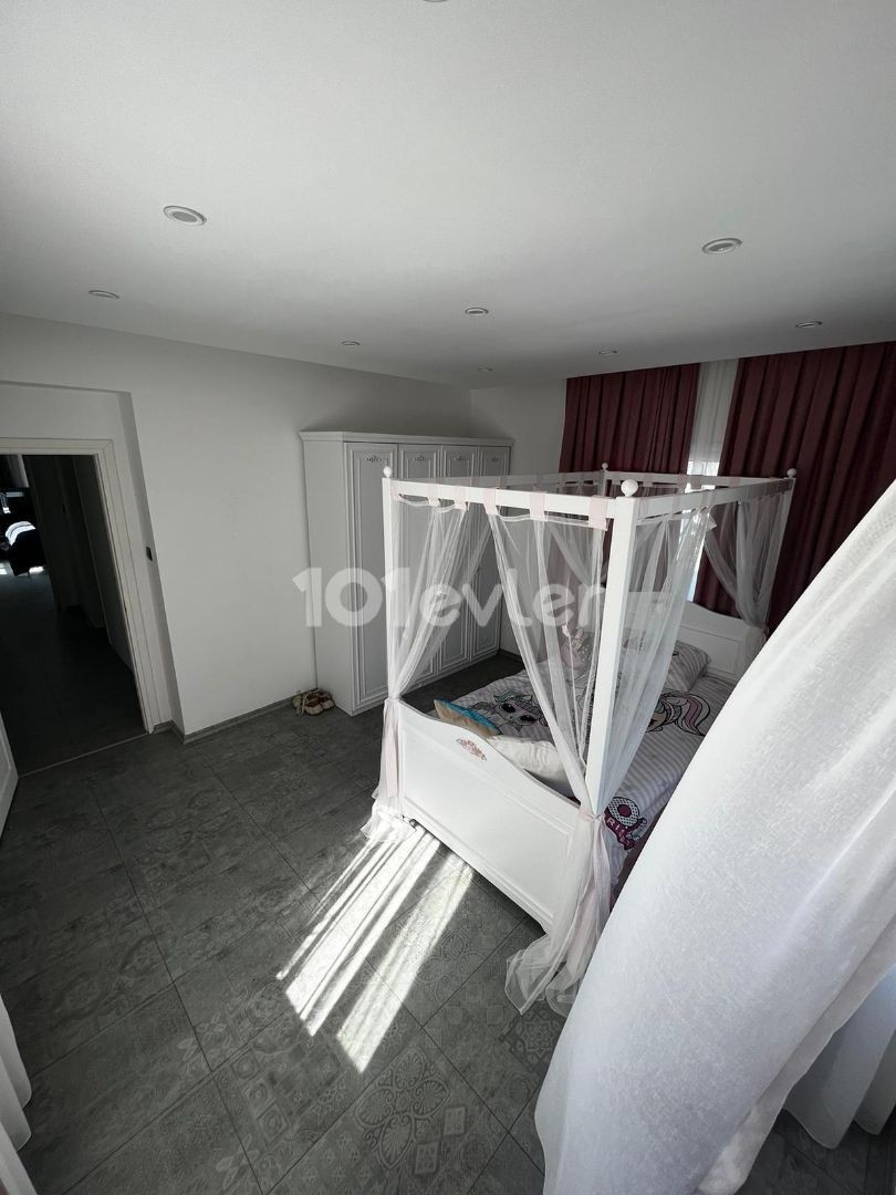 Villa mit privatem Pool zum Verkauf in Çatalköy