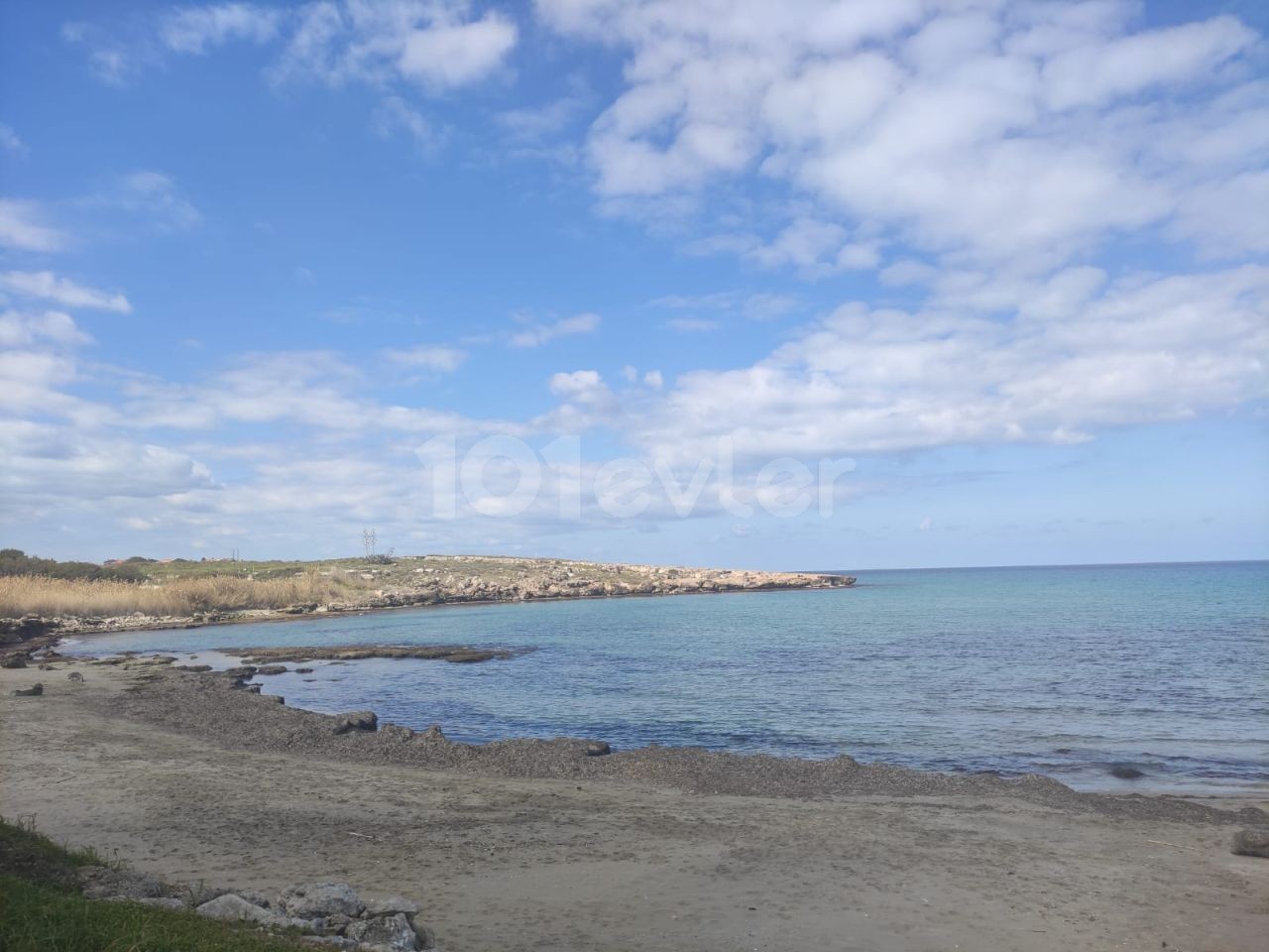 Der Strand in Lapta, nur wenige Gehminuten vom Meer entfernt, Marina Villas sind die letzten, die noch übrig sind. Lieferung nach 18 Monaten