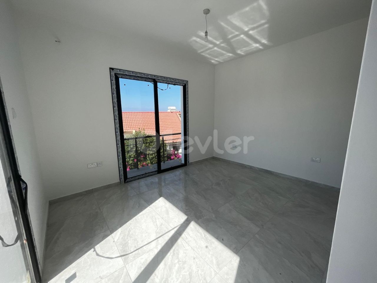 Neu fertiggestellte 3+1-Villa mit privatem Pool in Karşıyaka