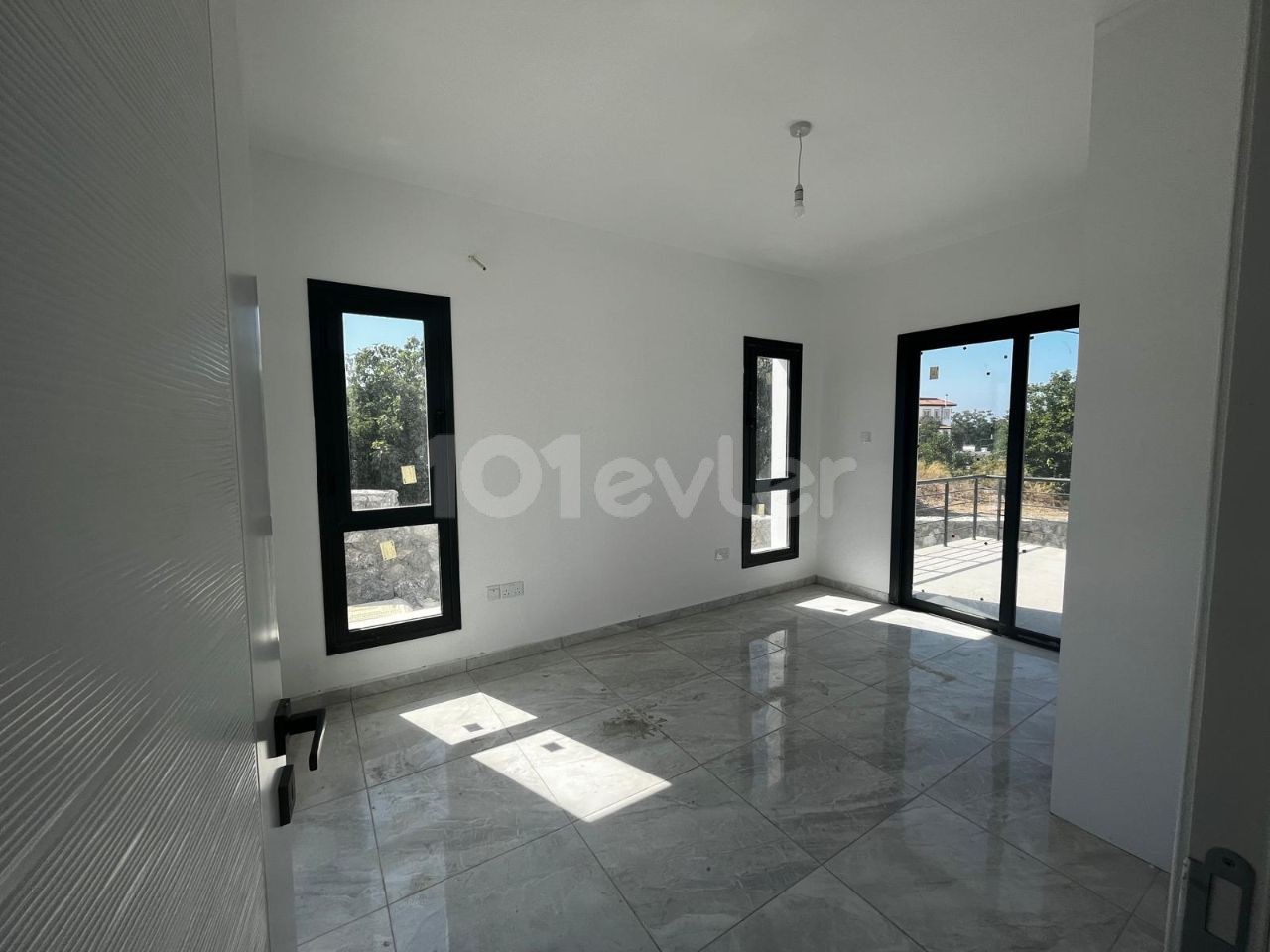 Neu fertiggestellte 3+1-Villa mit privatem Pool in Karşıyaka